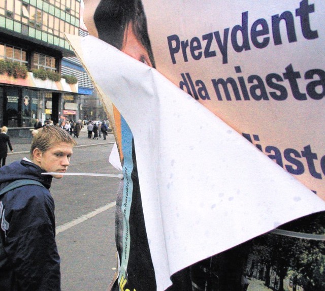 Wojnie plakatów będzie towarzyszył pojedynek nazw.