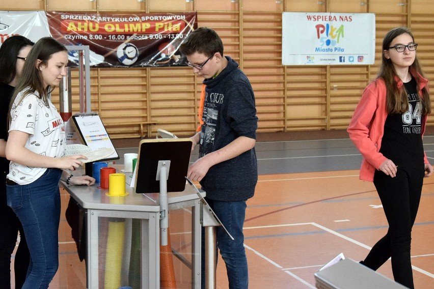 XIII Festiwal Nauki „Energia” w Pile. Dla uczniów szkół podstawowych przygotowano wiele ciekawych eksperymentów. Zobaczcie zdjęcia