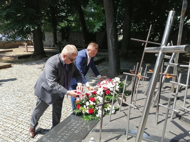 Podczas uroczystości sandomierski samorząd reprezentowała od lewej Janusz Stasiak, wiceburmistrz Sandomierza i Marcin Piwnik, sandomierski starosta.