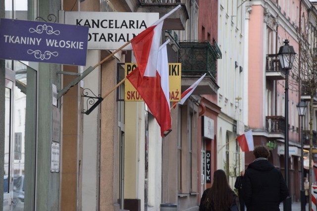 Dzień Flagi w Kaliszu. Biało-czerwona zawisła w wielu miejscach miasta