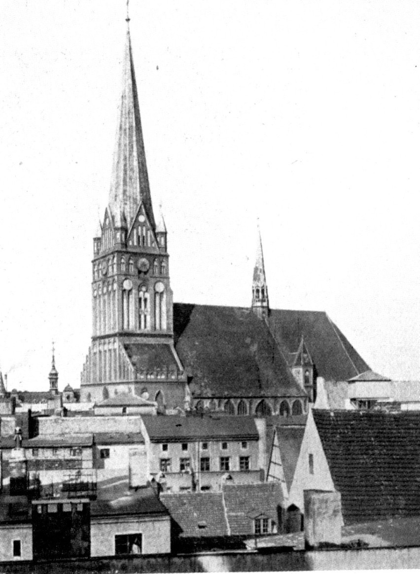 Widok na katedrę od strony południowej około 1925 roku.