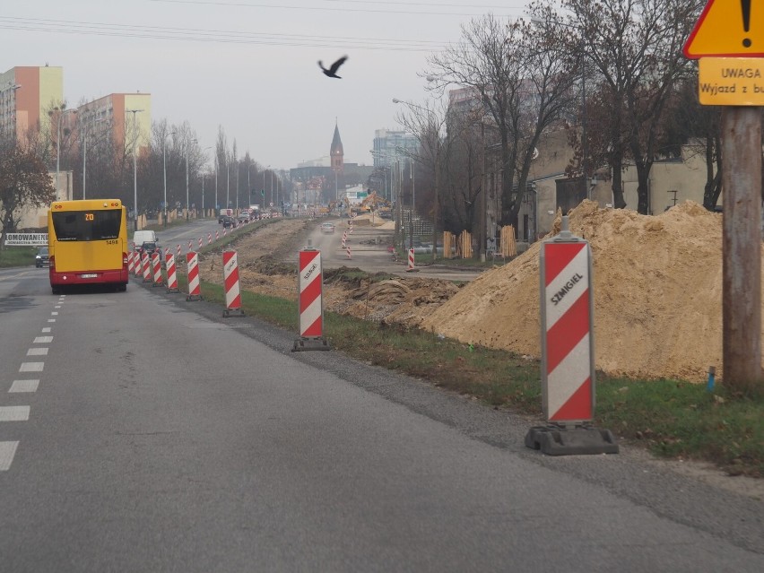 Trwa remont al. Śmigłego-Rydza. Kierowcy stoją w korkach. Kiedy koniec prac?