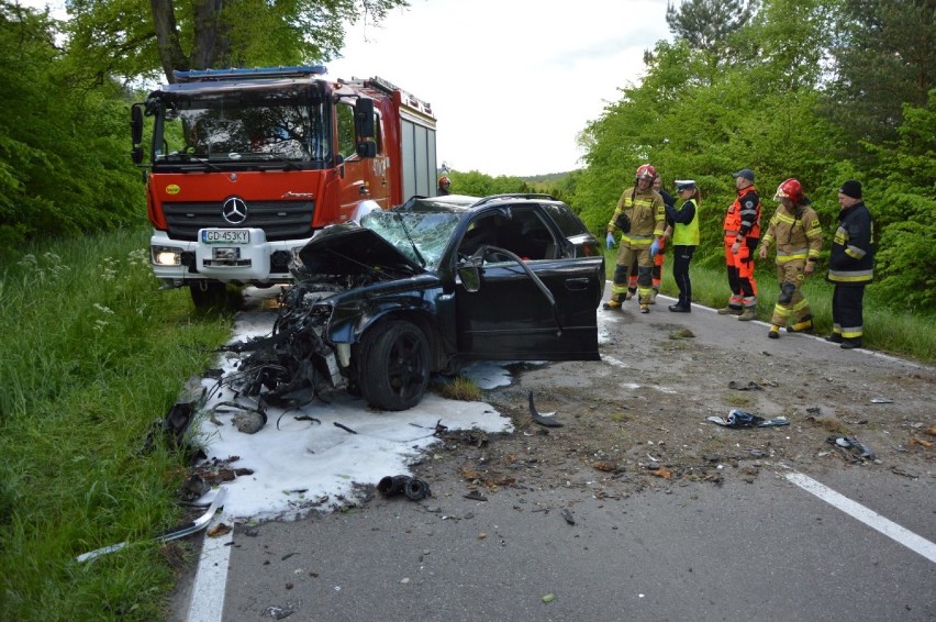 Rybki (gm. Nowa Wieś L.). Bardzo ciężki wypadek samochodowy. Do szpitala mężczyznę zabrał śmigłowiec LPR