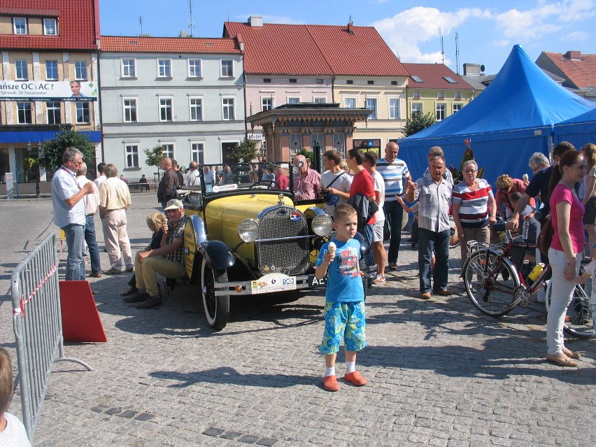 Grodzisk. Pokaz zabytkowych pojazdów ZDJĘCIA