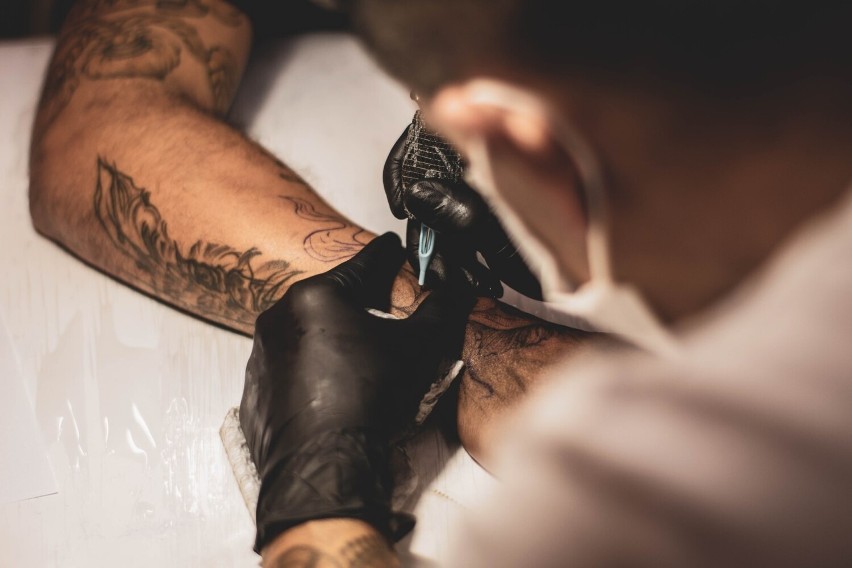  Zrobili tatuaże, a teraz żałują. Zobacz najgorsze prace tatuażystów zamieszczone na Instagramie