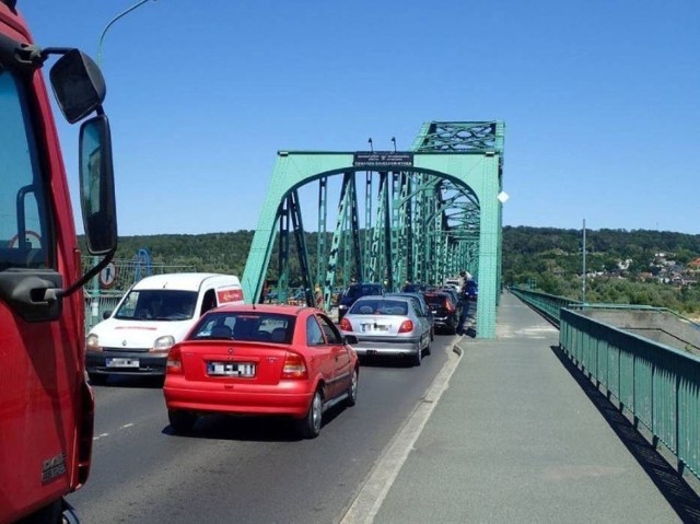 Obecnie we Włocławku są dwa mosty biegnące przez Wisłę. Ogłoszono postępowanie ofertowe na opracowanie koncepcji lokalizacyjnej trzeciej przeprawy przez rzekę