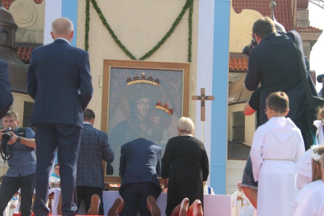 Uroczystość odbyła się na placu przed Sanktuarium Matki Bożej Uzdrowienia Chorych w Smolicach