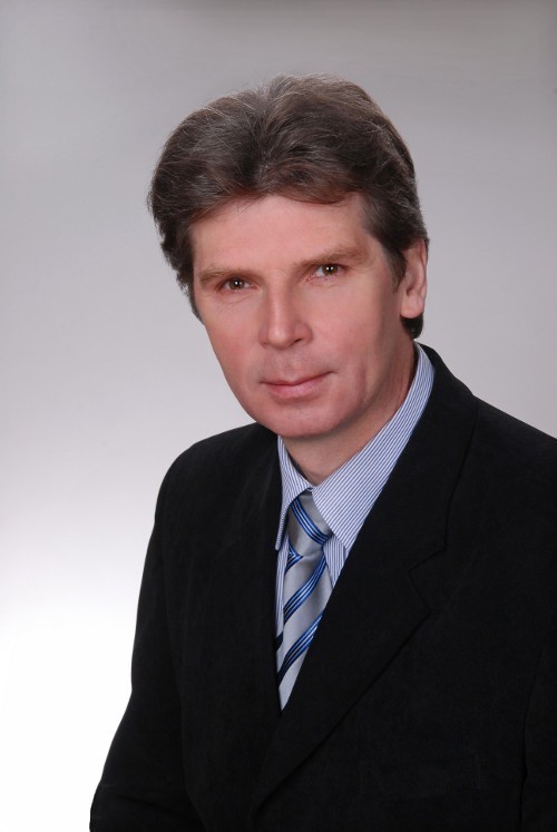 Tomasz Szewczyk otrzymał kolejną największą liczbę głosów w okręgu, z którego startował też Augustyn.
