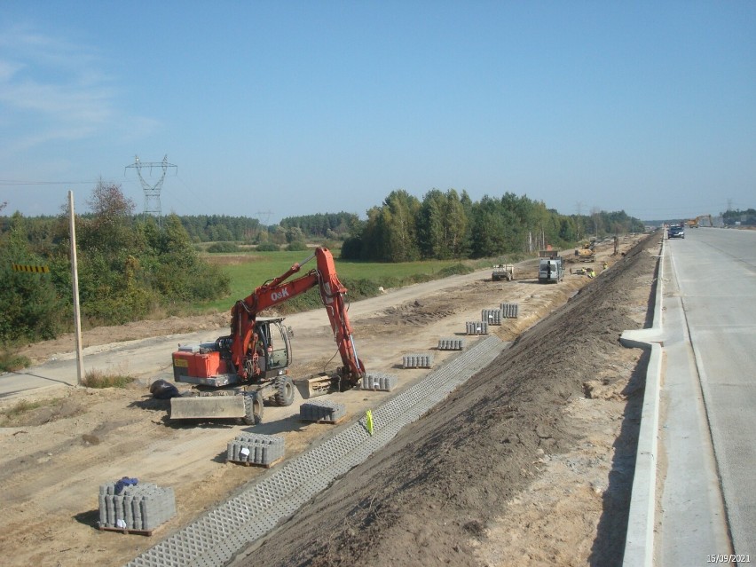 Koniec budowy A1 w okolicach Radomska i Kamieńska coraz bliżej. Tak postępują prace [wrzesień 2021]