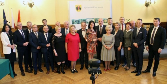 Na zdjęciu Rada Miejska w Tomaszowie Mazowieckim mijającej kadencji na pierwszej sesji 19 listopada 2018 roku. Na kolejnych slajdach listy kandydatów na radnych miejskich w wyborach 7 kwietnia 2024 roku