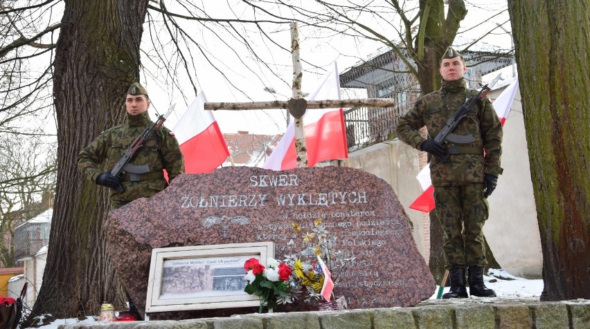 Malbork w hołdzie żołnierzom wyklętym [ZDJĘCIA, WIDEO]. "Dziś jesteśmy w naszej Polsce, która pamięta o bohaterach"