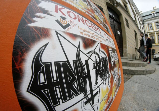 Po wycofaniu się LCK z organizacji koncertu plakaty zniknęły z ulic Legnicy