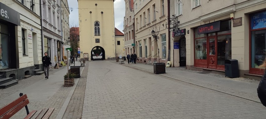 W centrum miasta zamontowane zostały nowe pojemniki na...