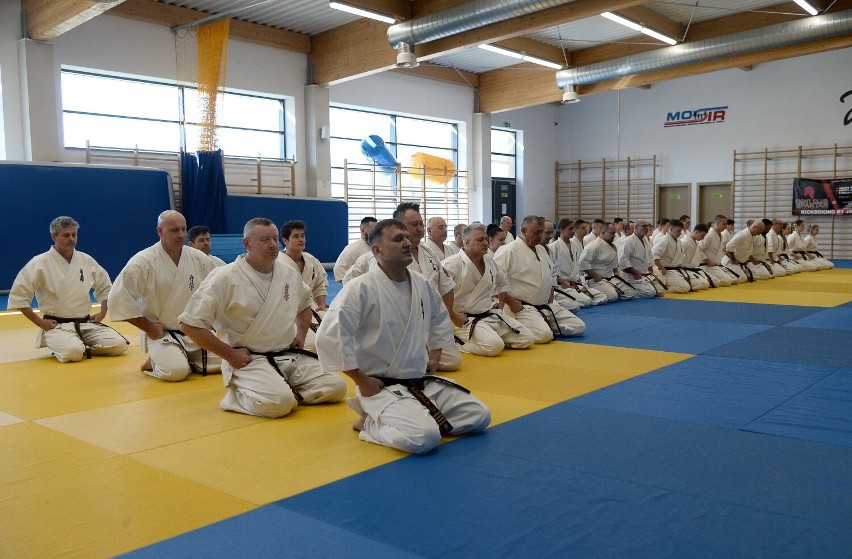 Do Jasła zjechali się zawodnicy i trenerzy karate. Doskonalą umiejętności w Podkarpackim Centrum Sportów Walki [GALERIA]