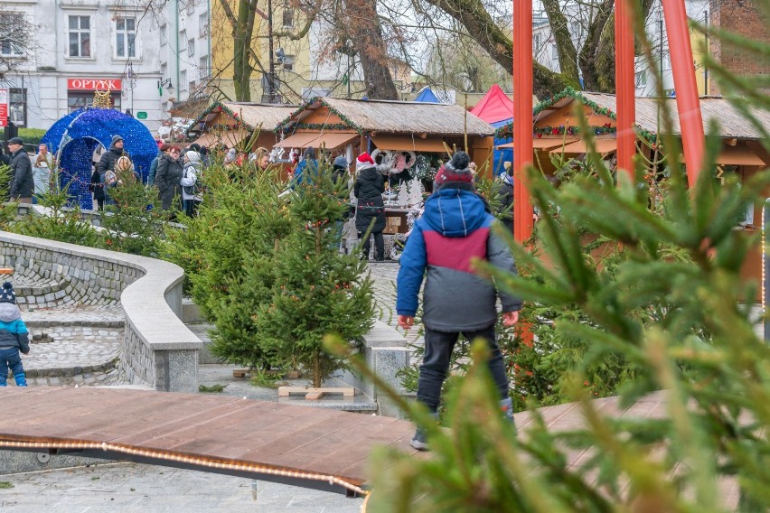 Kwidzyński Jarmark Bożonarodzeniowy odbywa się na Placu Św....