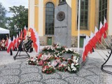 Uroczysty przemarsz i złożenie wieńców z okazji Święta Wojska Polskiego