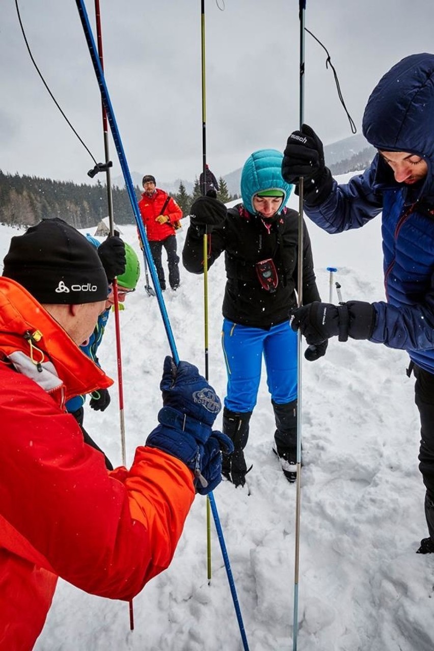 Tatry. Tutaj uczą jak zachować się, gdy zejdzie lawina w górach [ZDJĘCIA]