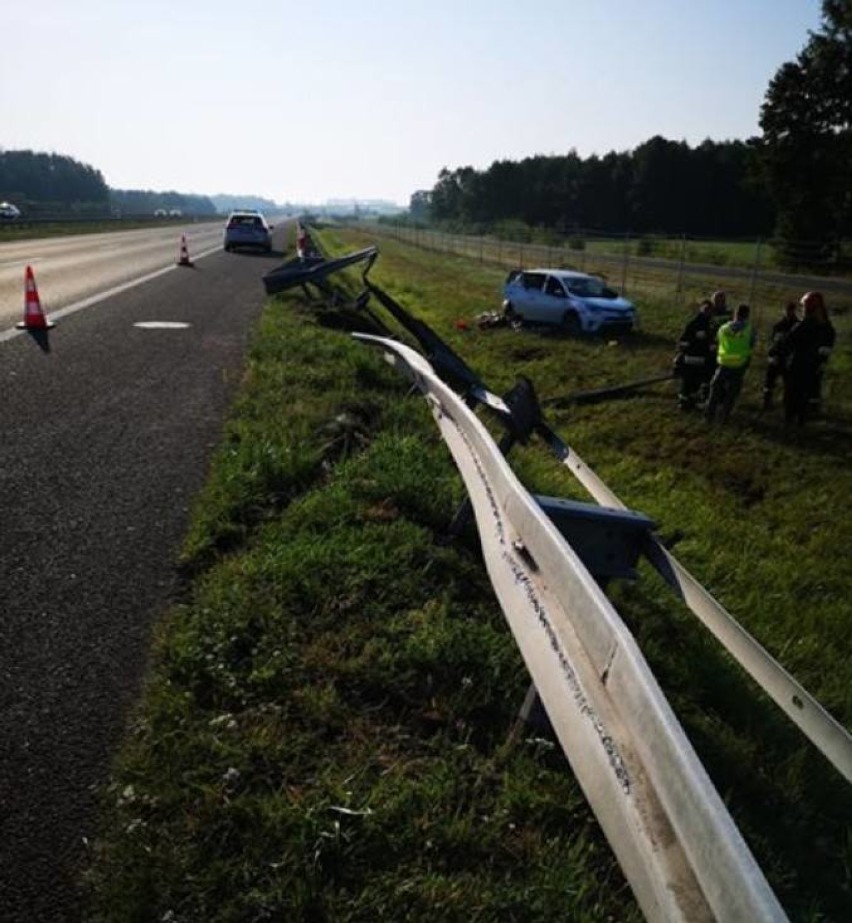 Jedna osoba zginęła, a dwie zostały ranne w wypadku, do...