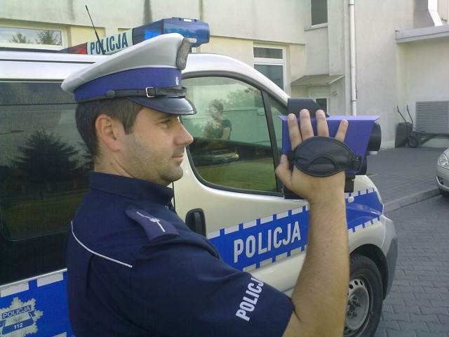 Radomszczańscy policjanci z drogówki mają teraz nowoczesny miernik prędkości