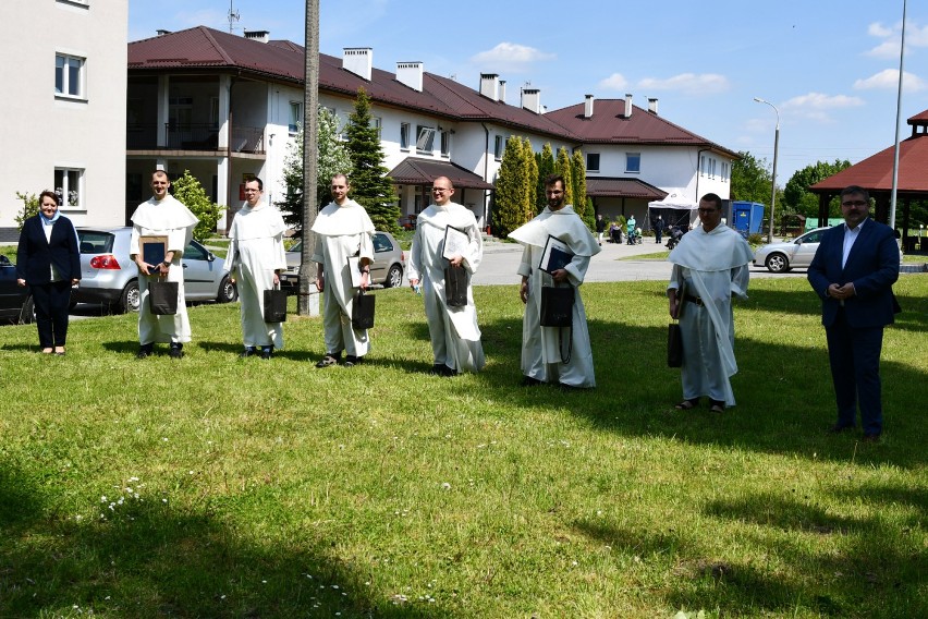 Bochnia. Ognisko koronawirusa w DPS wygaszone, siedmiu dominikanów wyjechało