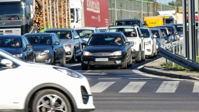 Centrum Kielc w poniedziałek było totalnie sparaliżowane! Ogromne korki były niemal wszędzie. Zobaczcie na kolejnych zdjęciach.