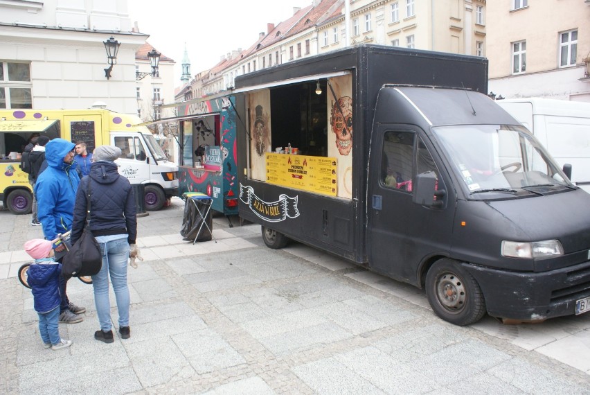 Jarmark wielkanocny w Kaliszu. Atrakcje na Głównym Rynku. ZDJĘCIA