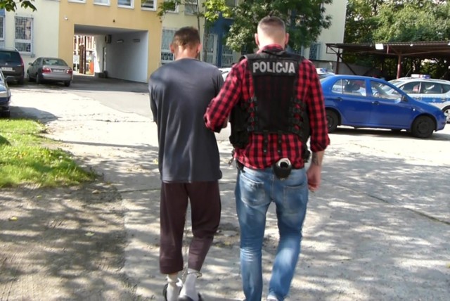 -&nbsp;Podczas ostatniej rozmowy z toruńskimi policjantami przyznał, że postanowił wyjechać z naszego województwa, bo tutaj był za bardzo rozpoznawalny i nie mógł już swobodnie działać - opowiada mł. asp. Wojciech Chrostowski z toruńskiej policji.