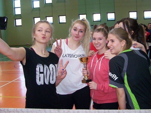 Atomówki Barcin. Te dziewczyny zwyciężyły w Młodzieżowym Turnieju Siatkówki, który został rozegrany w Żninie.