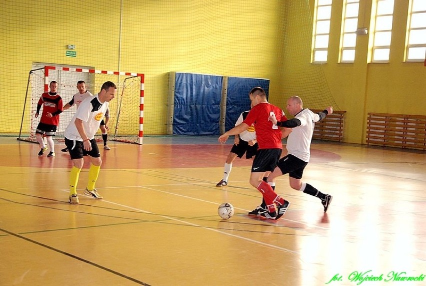 Rozpoczęły się rozgrywki VII edycji Choceńskiej Ligi Futsalu 2016/17. Wyniki 1. kolejki [zdjęcia]