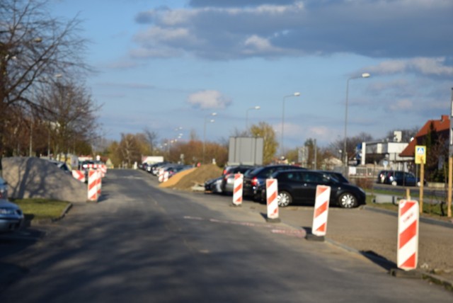 Trwa budowa nowych miejsc parkingowych na osiedlu Zacisze - przy ul. Prostej