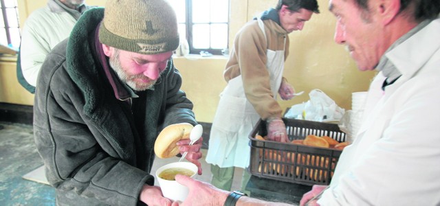 Bezdomni znajdą pomoc, jeśli jej naprawdę chcą. Dlatego też nie dawajmy im pieniędzy!