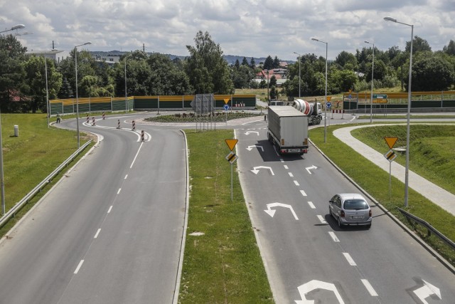 Droga planowana przez władze miasta ma być przedłużeniem trasy, która połączyła niedawno trasę ekspresową S19 z ulicą Podkarpacką. Ma poprowadzić od ronda do alei Sikorskiego.
