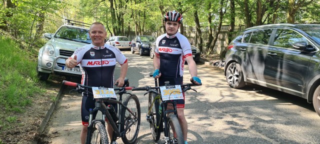 Zachodnia Liga MTB wróciła na trasy i to z mocnym uderzeniem - Jacek Krysiak i Paweł Kozłowski przed starem. (1.05.2022).