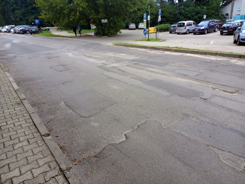 Firma PBI wyremontuje ulicę Wiślną w Tarnobrzegu. Zobacz, jak fatalnie ona teraz wygląda [ZDJĘCIA]