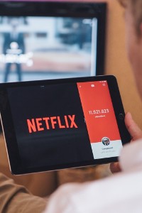 Walka z dzieleniem kont Netflix już w Polsce — sprawdź szczegóły