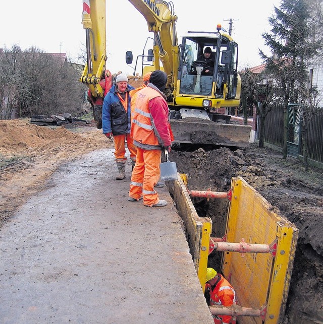 Trwają prace przy budwie kanalizacji w Gołębiewie. W 2008 r. skanalizowano Woźniaków.