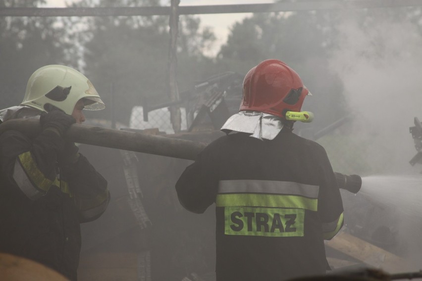 Wysoczka. Pożar hali magazynowej w fabryce mebli Hjort Knudsen[ZDJĘCIA]