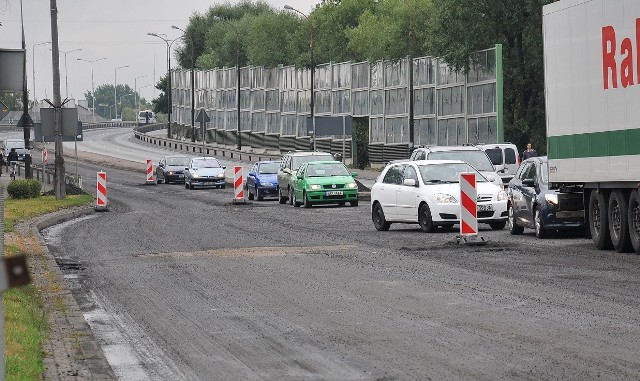 Zarówno wiadukt, jak i ulicę Wyszyńskiego niedawno remontowano. Wtedy o wyspach zapomniano?