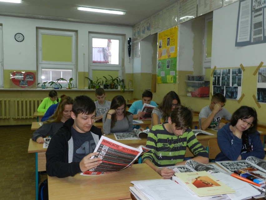 Gmina Kamieniec: Mocarz w szkołach
