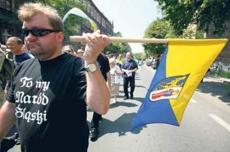 Przemarsz zorganizowany przez Ruch Autonomii Śląska w lipcu w Katowicach
