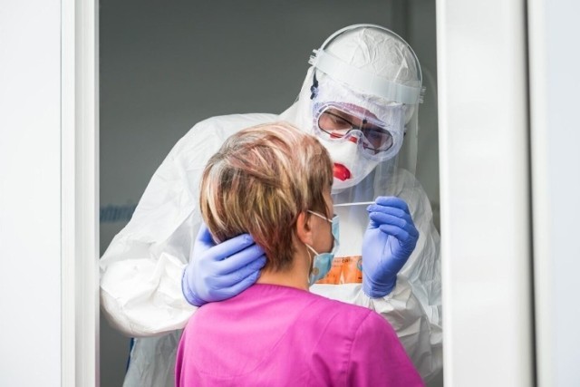 Z najnowszego raportu Ministerstwa Zdrowia wynika, że w powiatach chrzanowskim, olkuskim, oświęcimskim i wadowickim minionej doby odnotowano łącznie 194 nowe przypadki SARS-CoV-2 i jeden zgon