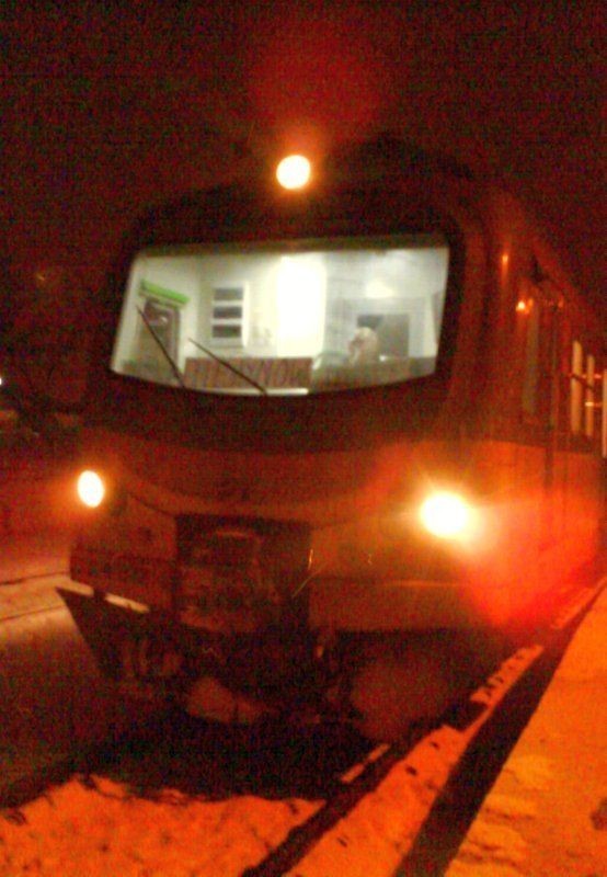 16 stycznia 2012 - czoło pociągu Kolei Mazowieckich z...