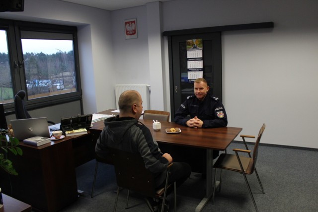 Policjantów odwiedził pan Andrzej, który wsparł chorego Igora