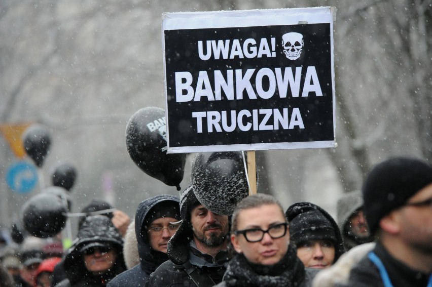 Protest frankowiczów, Warszawa. Czarna procesja oszukanych...