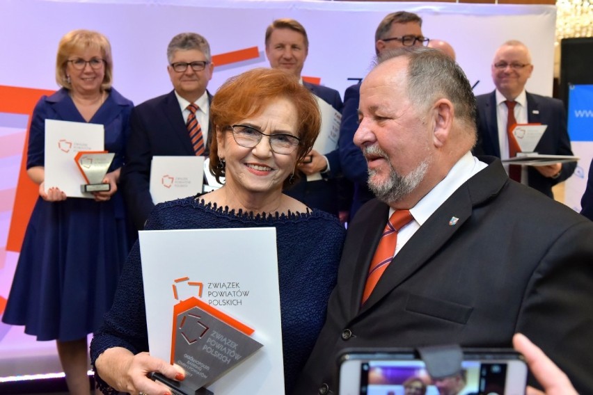 Starosta Janina Kwiecień odebrała nagrodę dla Powiatu...