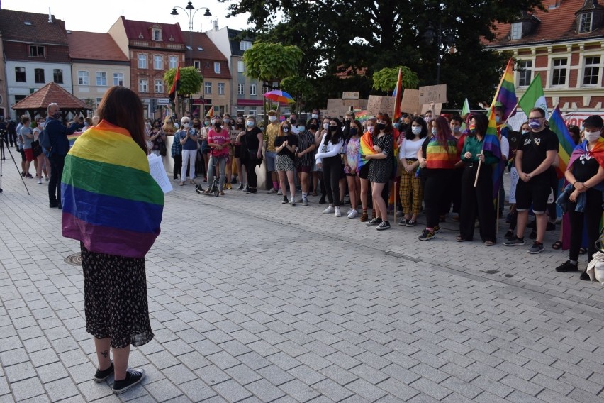 Starogardzka demonstracja wspierająca osoby LGBTQ+ [ZDJĘCIA] 