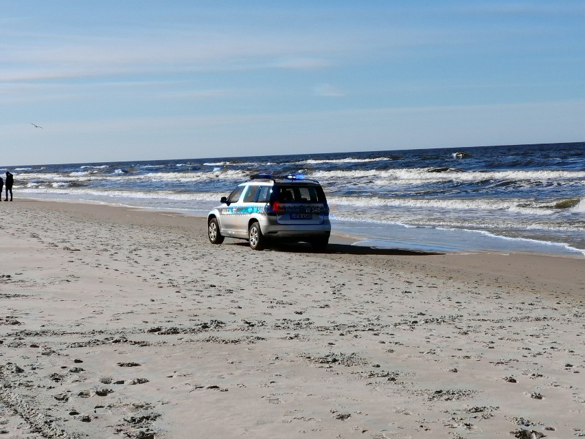 Motocyklista pędził po plaży i prawie potrącił 7-latka. Szukała go policja