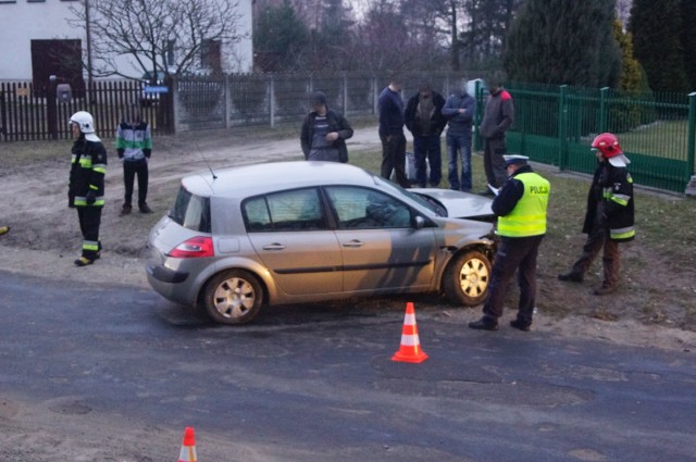 Wypadek w Żydowie. Czołowe zderzenie dwóch aut