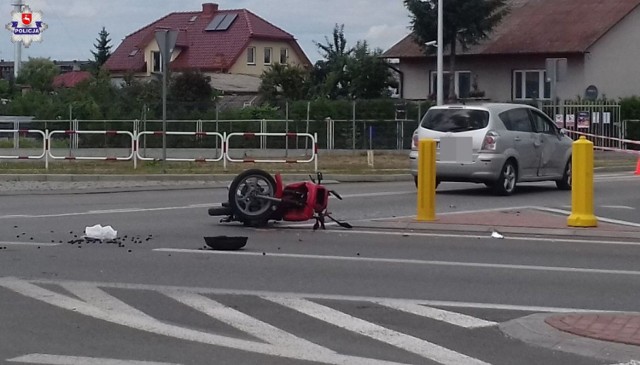 Włodawa. Wypadek z udziałem motocyklisty. Dwie osoby trafiły do szpitala