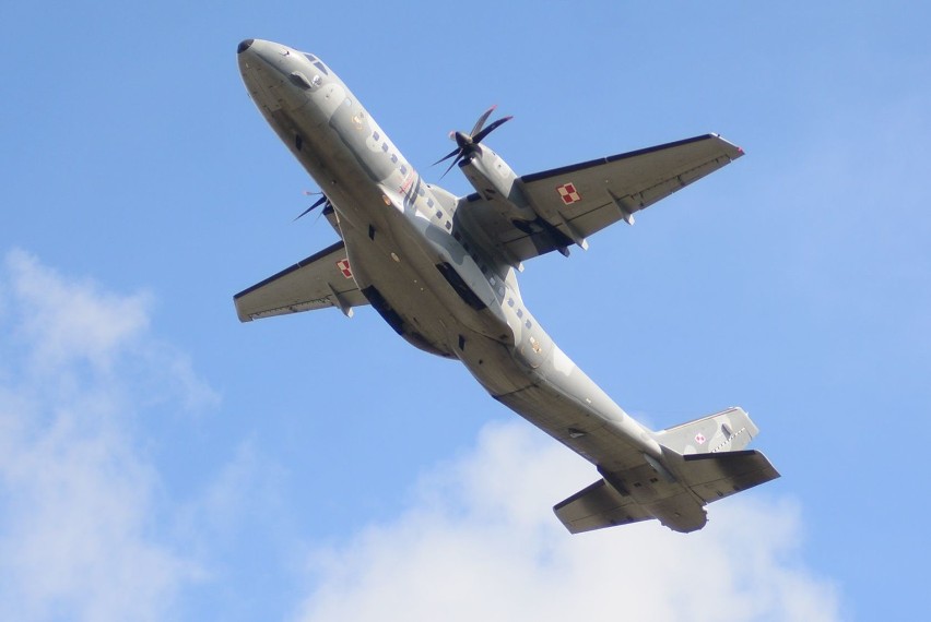 Air Show 2018 w Radomiu. Po międzynarodowych pokazach lotniczych piloci i ich maszyny opuszczają gościnny Radom i lotnisko na Sadkowie